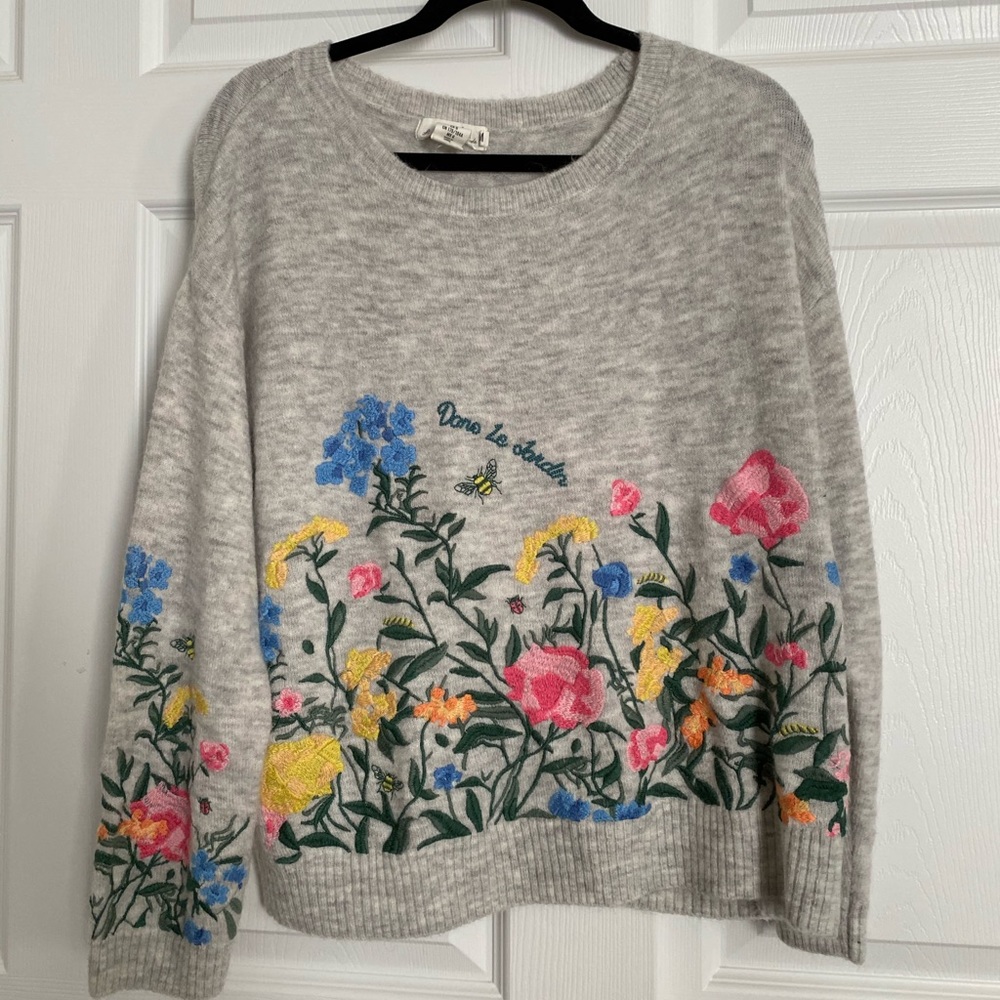 F21 GREY sweater with floral embroidery